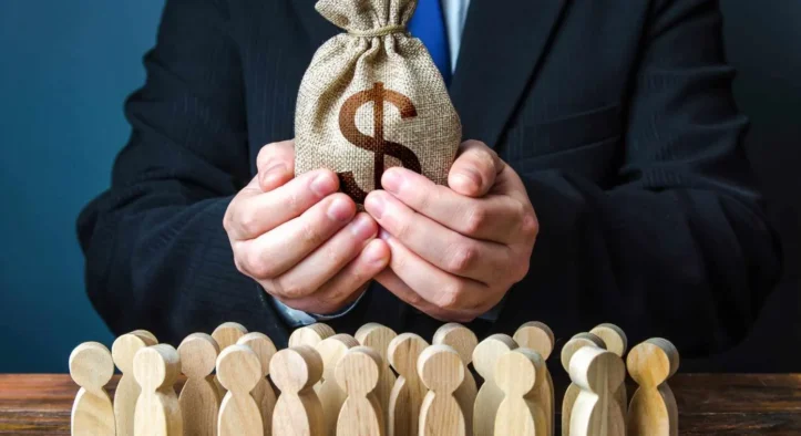 Will UAE Salaries Rise in 2026? A Complete Forecast for Employees & Employers