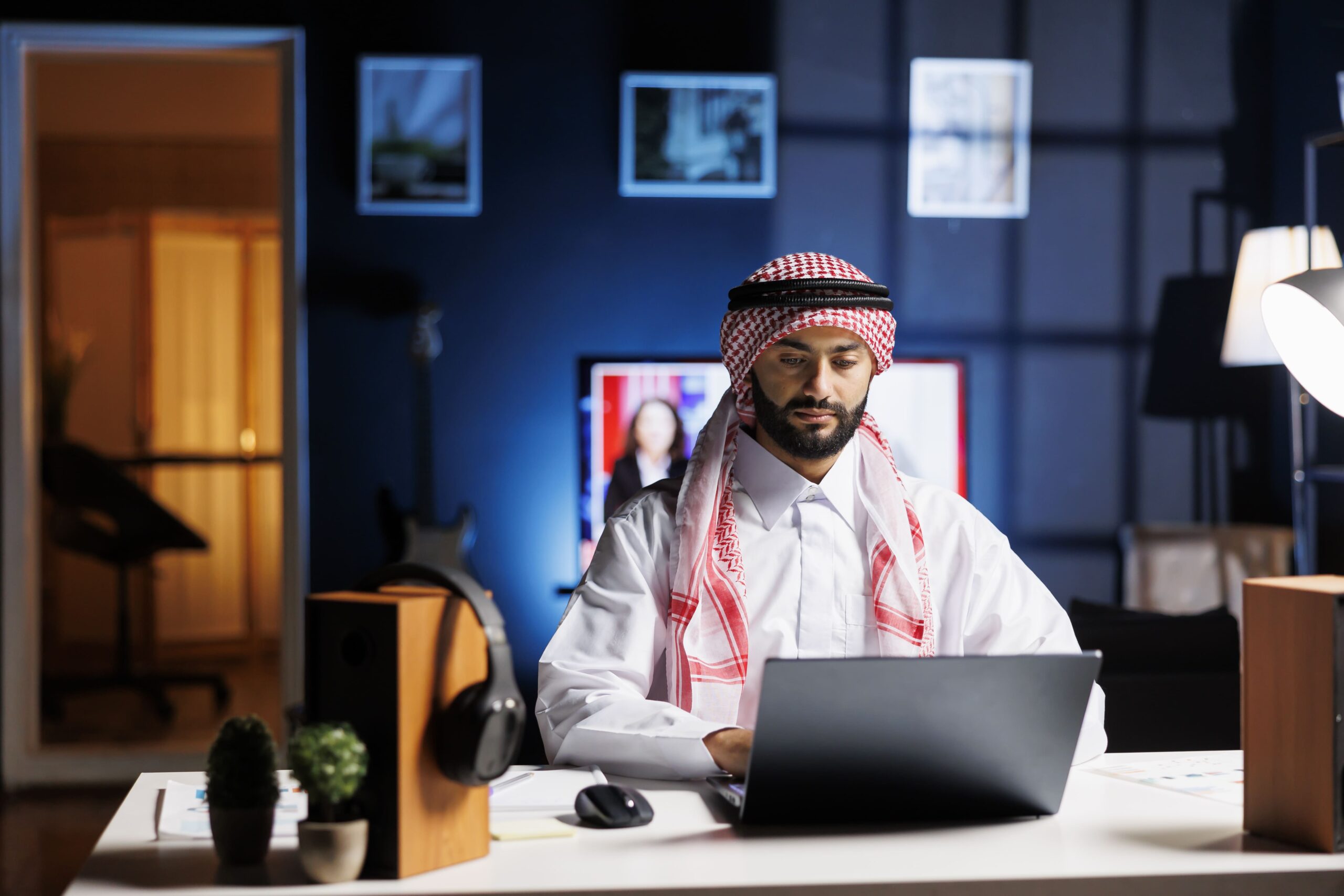 emirati employees payroll