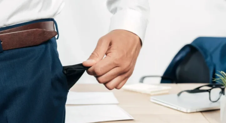 What Happens If Salary Is Paid Late in UAE?