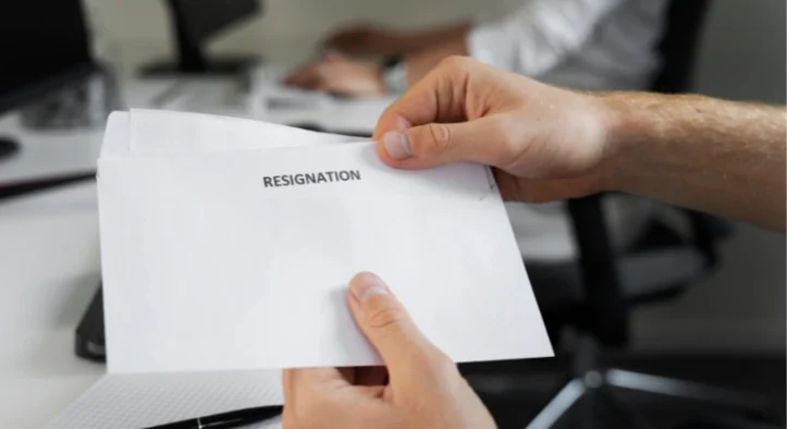 Notice Period in UAE: Rules, Salary, Final Settlement & Payroll Impact