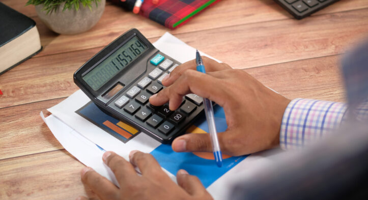 Oman Gratuity Calculator | Estimate End-of-Service Pay