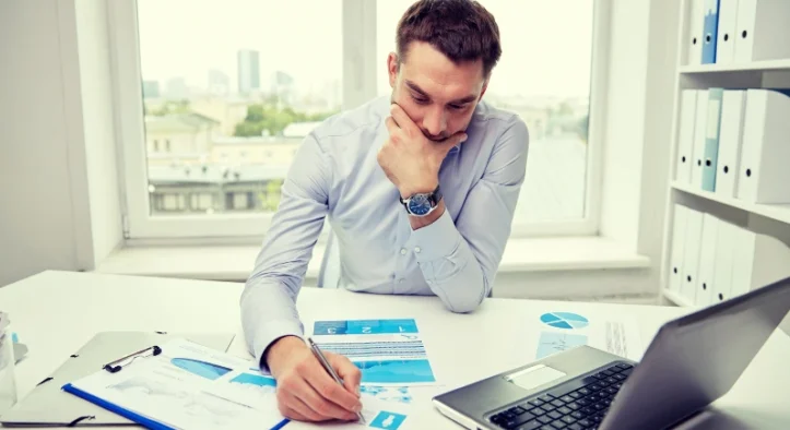 3 Signs It’s Time to Outsource Your Payroll